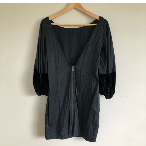 Elizabeth & James Black silk bell sleev mini dress - Picture 5 of 10